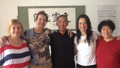 Hunyuan Csi Gyógyítói tanfolyam, Priol Ágnes, Sandra Schouten, Liu Yuantong mester, Tatiana Kapps, Qiao Zuoxian mester, Meishan, Kína, 2012